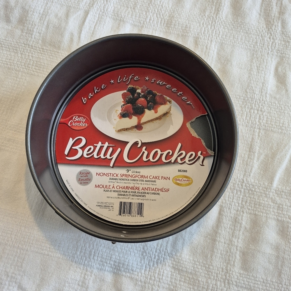 Betty Crocker 9" non stick springform pan, New